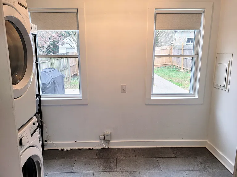 1209 Idlewood Ave — Photo 10
