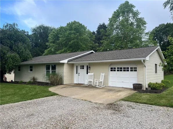 270 E Highland Dr, Zanesville, OH 43701