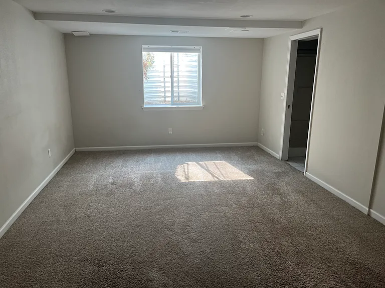 286 S Madison Ave — Photo 11