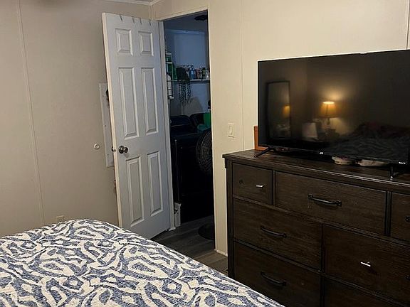 3rd image of 1043 Mallalieu Dr SE