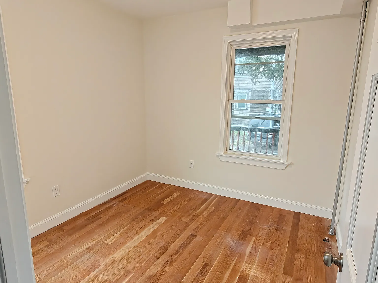1 bed, 1.0 bath, 450 sqft, $1,900 — Photo 2