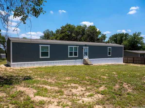 22730 SHADY FOREST DR, Elmendorf, TX 78112