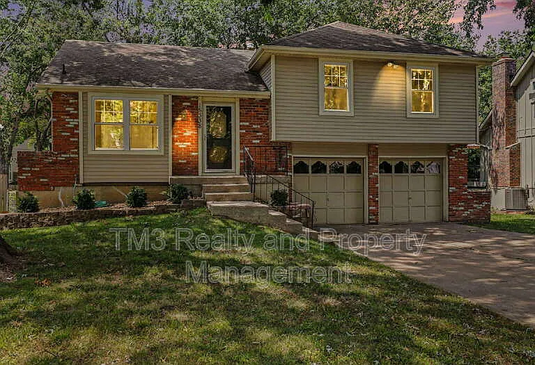 15338 S Summertree Ln — Photo 1