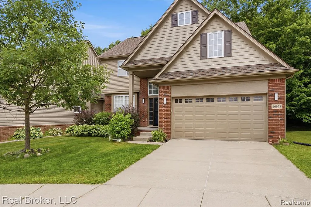 4 bed, 3.5 bath, 3100 sqft, $3,300 — Photo 2