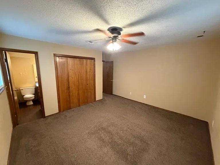 1918 Oakhill Dr — Photo 13