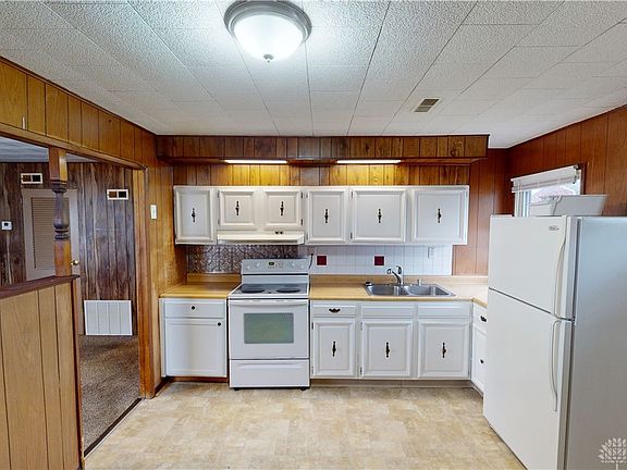 4th image of 27 Rockland Dr
