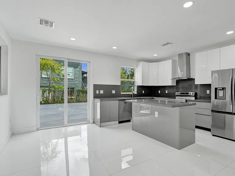 1215 W Las Olas Blvd #1215 — Photo 1