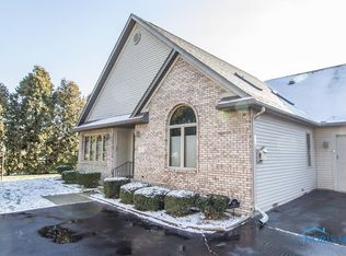 110 Saint Martin Dr, Perrysburg, OH 43551