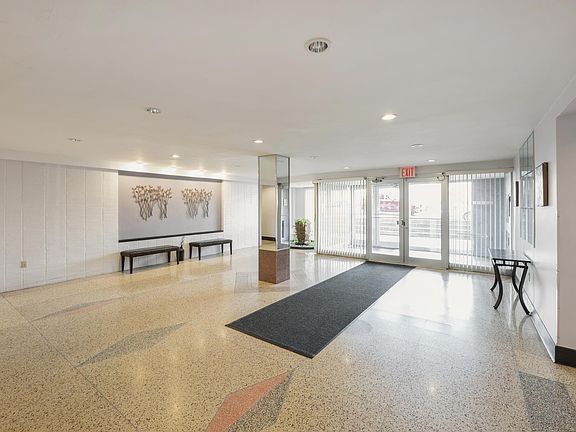 4th image of 4315 Webster Ave APT 6D