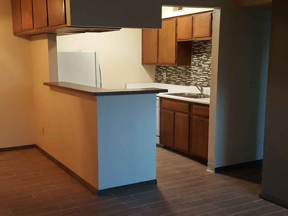 2nd image of 1325 N Meridian Ave APT 103