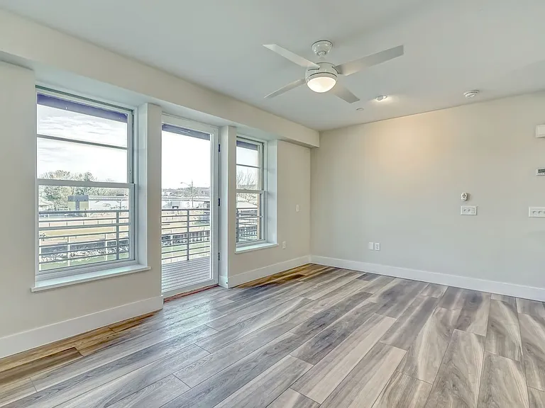323 Taughannock Blvd — Photo 41