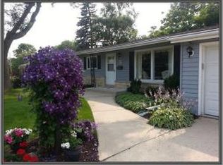W182N8935 Princeway Dr, Menomonee Falls, WI