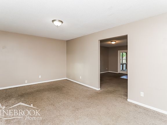 5th image of 1608 Carriage St