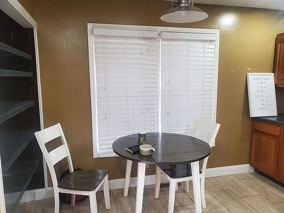 Eat-in kitchen