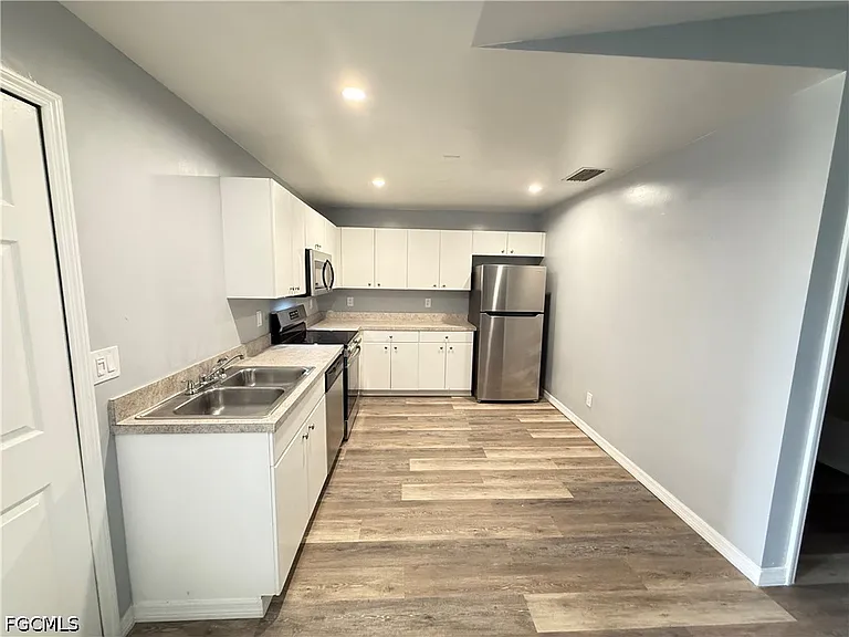 107 Harold Ave S — Photo 2