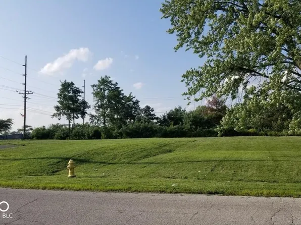 512 Pleasant Run Dr, Greenwood, IN 46142