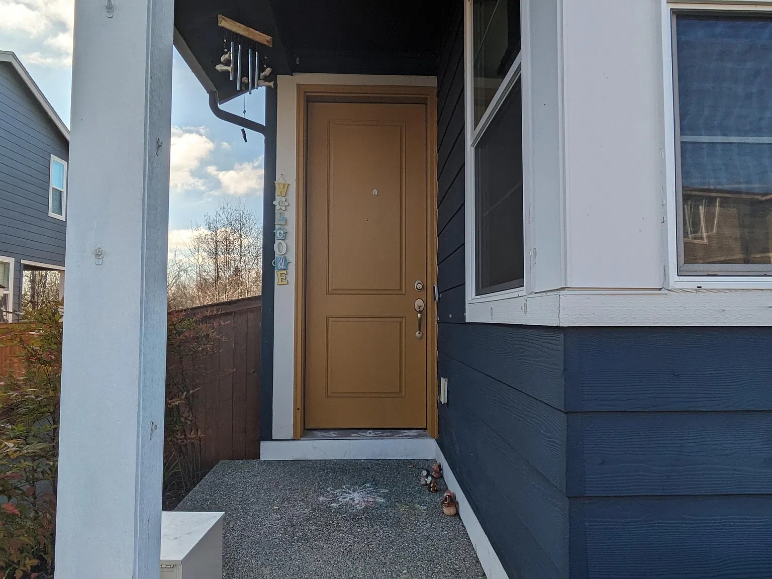 3 bed, 2.5 bath, 2200 sqft, $3,700 — Photo 2