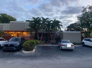 11010 Clubhouse Rd, Pembroke Pines, FL 33026