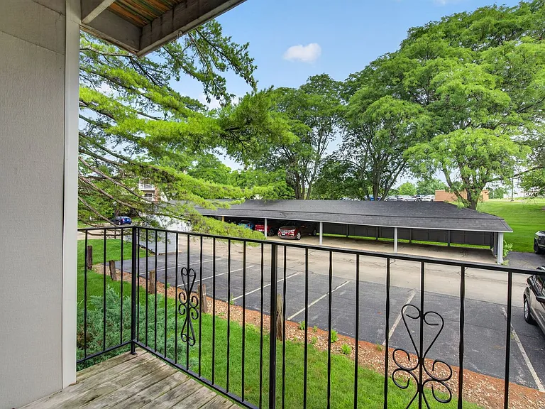 Hollow Hills Apartments — Photo 99