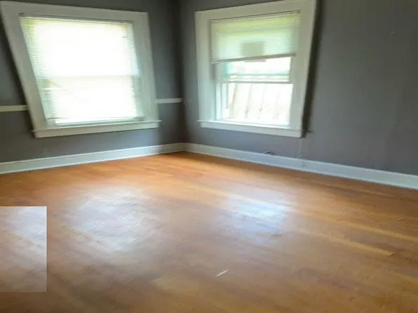 1114 Russell Hill St, Grundy, VA 24614
