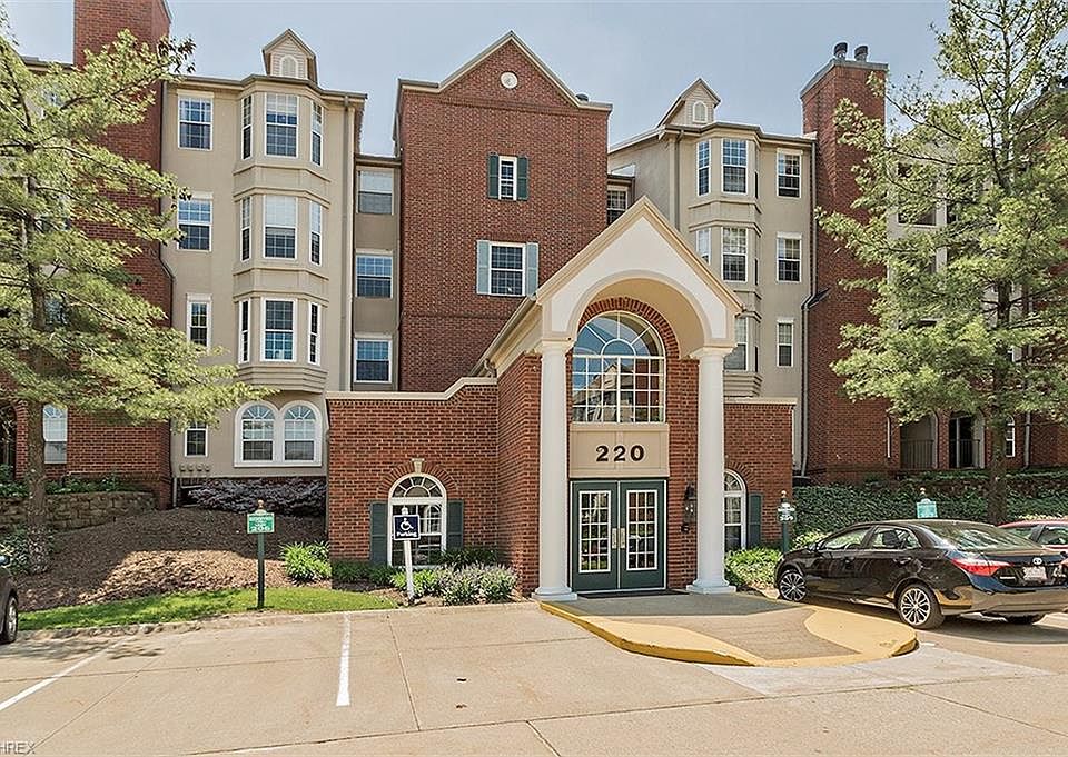 1st image of 220 Fox Hollow Dr APT 211