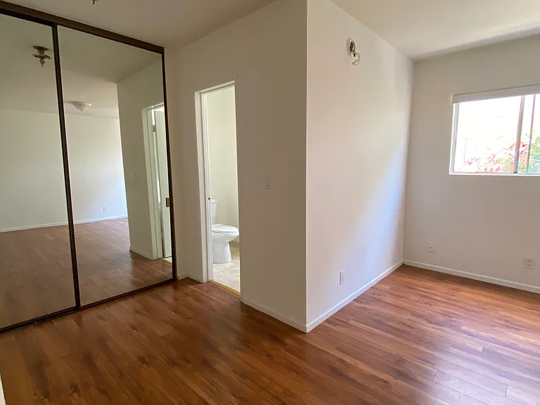1610 Barry Ave #1 — Photo 11