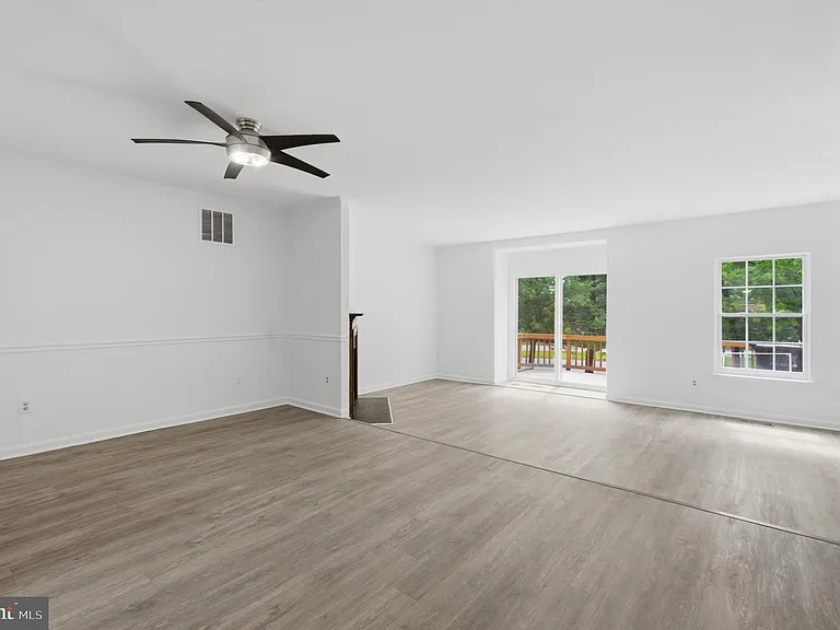 46601 Carriage Ct — Photo 9