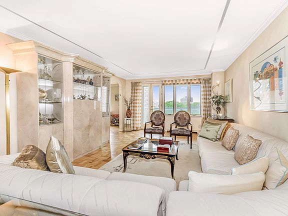 2nd image of 3333 Henry Hudson Pkwy APT 8S