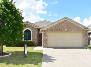 8240 Fall Crest Dr, Hurst, TX 76053