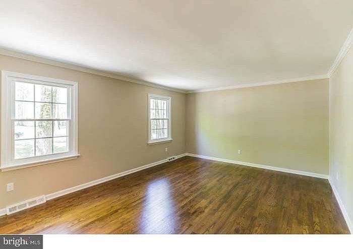 1st image of 303 N Woodmont Dr