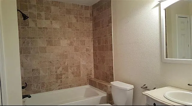 915 Decatur St #F — Photo 22