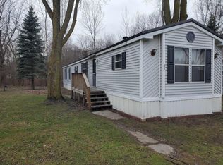 953 E Monroe Rd, Saint Louis, MI 48880