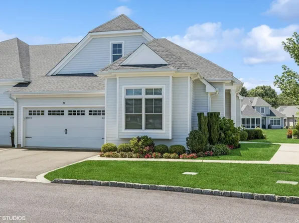 25 Sweet Meadow Court #25, Cutchogue, NY 11935