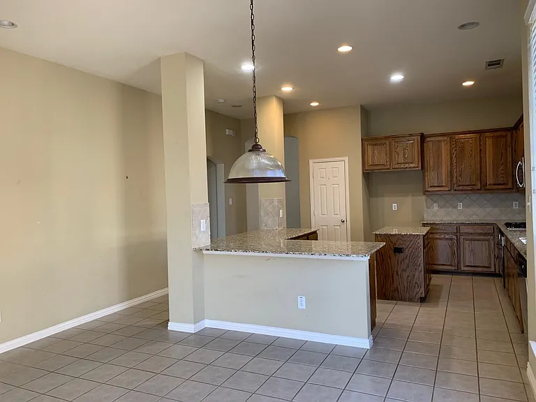 1017 Somerset Cir — Photo 6