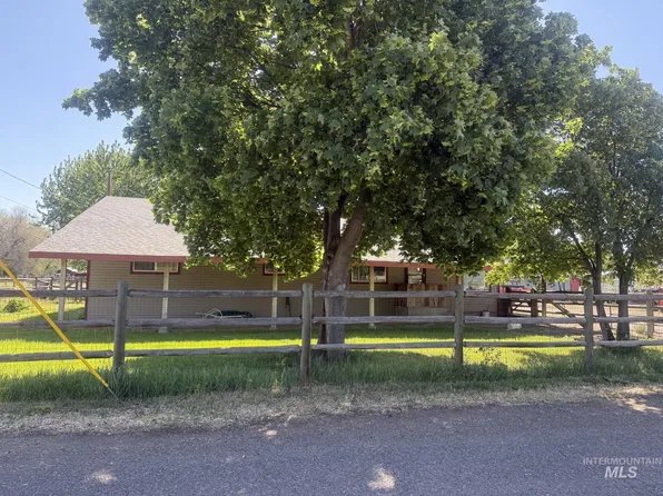 190 NW Garrett Ave, Mountain Home, ID 83647