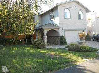 247 Elm Rd, Thousand Oaks, CA 91320