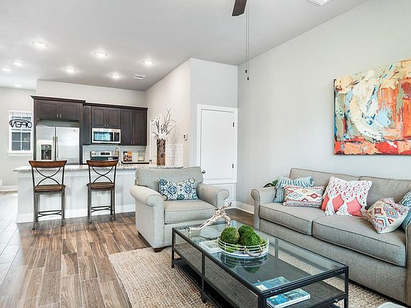 4th image of 327 Chickering Ave #2