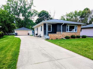 434 Garland Ct, Waukesha, WI 53188