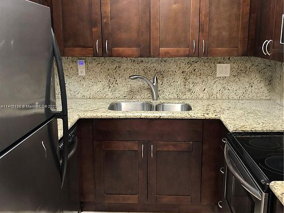 5th image of 4521 NE 21st Ave APT 2