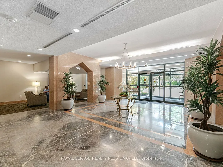 2177 Burnhamthorpe Rd W #1810 — Photo 28