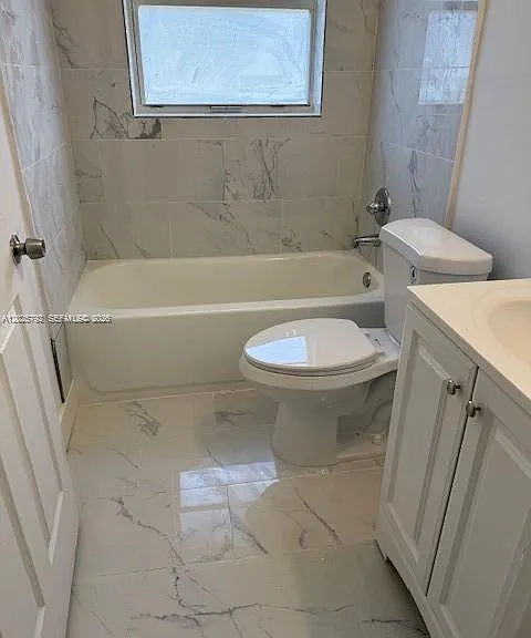708 SW 9th St — Photo 3