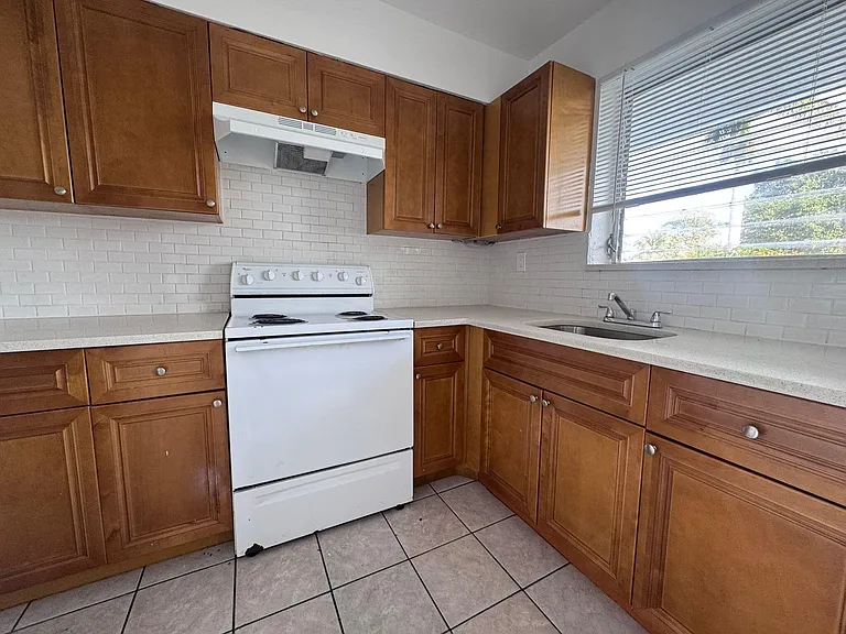 1251 W River Dr #3 — Photo 8