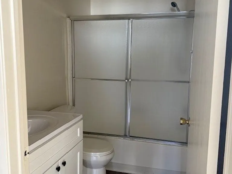 8541 Foothill Blvd., Sunland — Photo 18