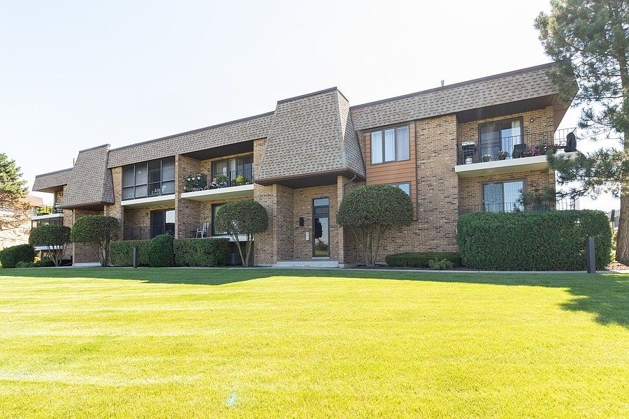 1st image of 15714 Deerfield Ct Unit 1S