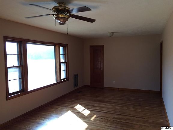 3rd image of 221 Highland Dr