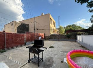 60-30 55th St #1R, Maspeth, NY 11378