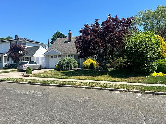 2nd image of 35 Berkshire Rd