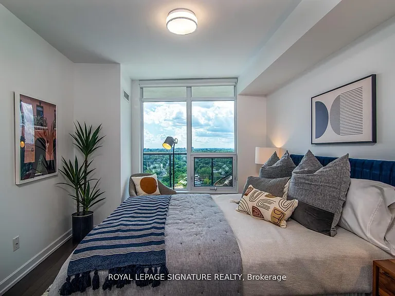 18 Erskine Ave #3210 — Photo 8
