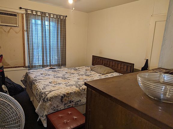 4th image of 4913 Elysian St