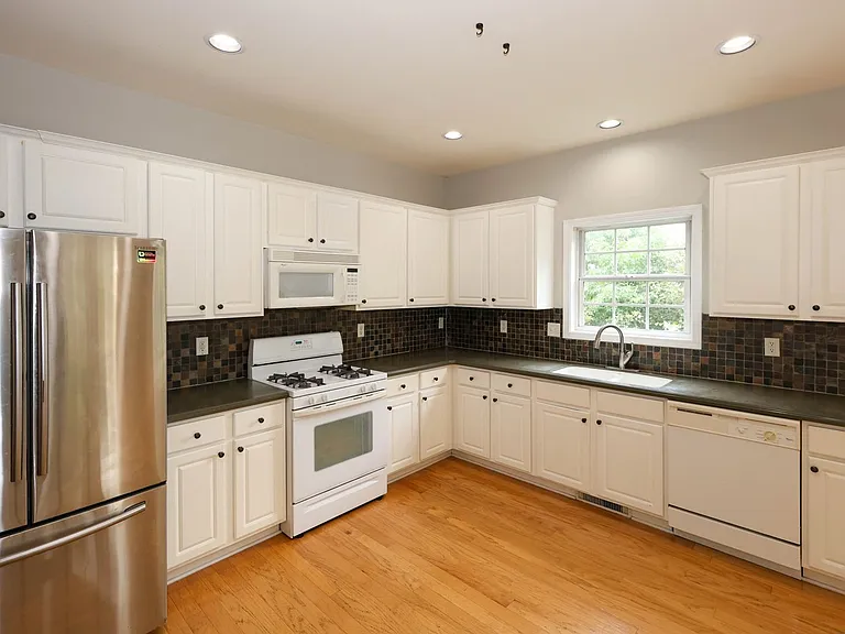 2895 Haynes Club Cir SW — Photo 59